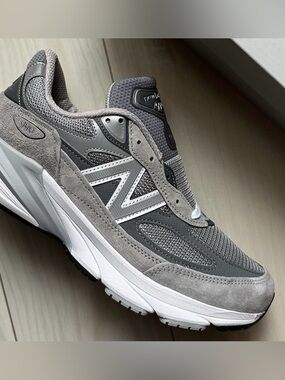 New Balance 990 V6 Made in USA - Women’s Size 7.5